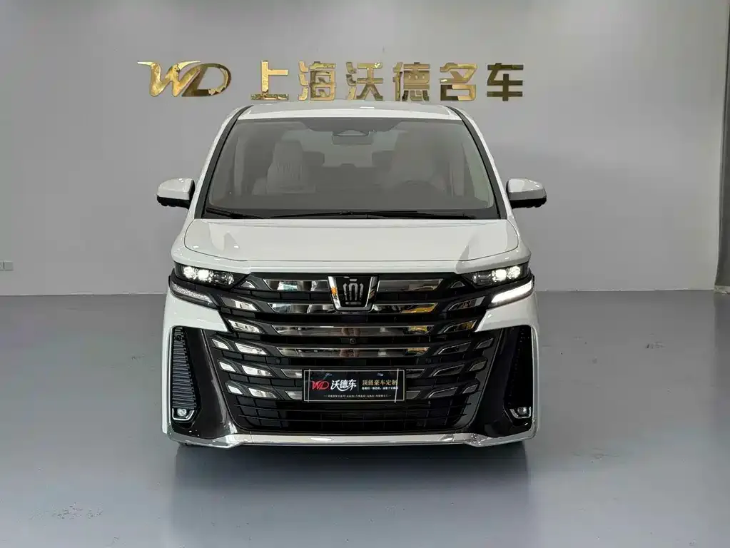 Toyota Alphard — фото 3