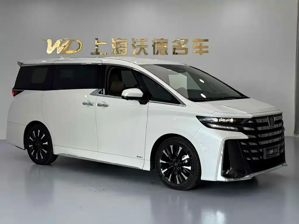Toyota Alphard — фото 2