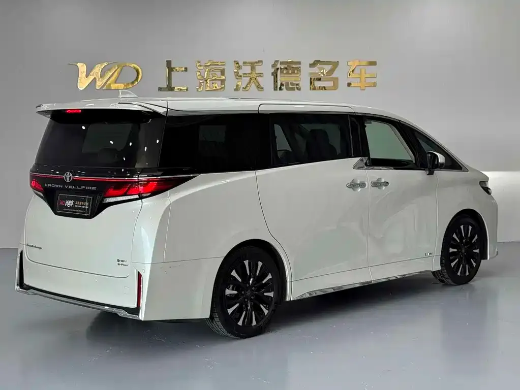 Toyota Alphard — фото 4