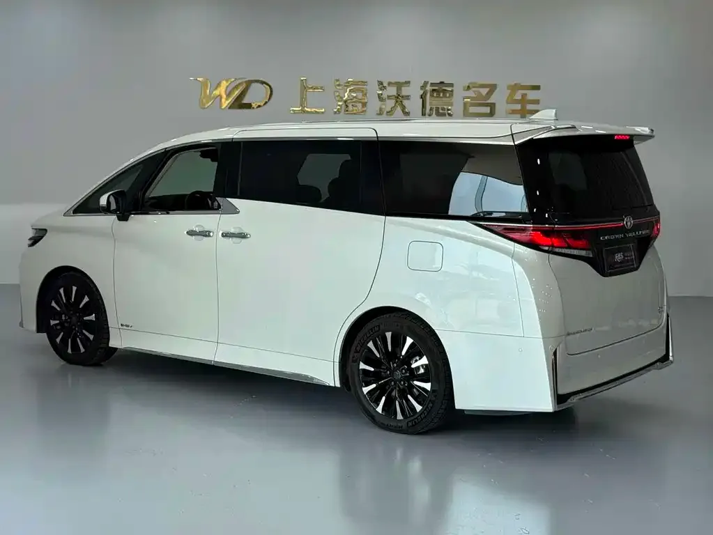 Toyota Alphard — фото 5