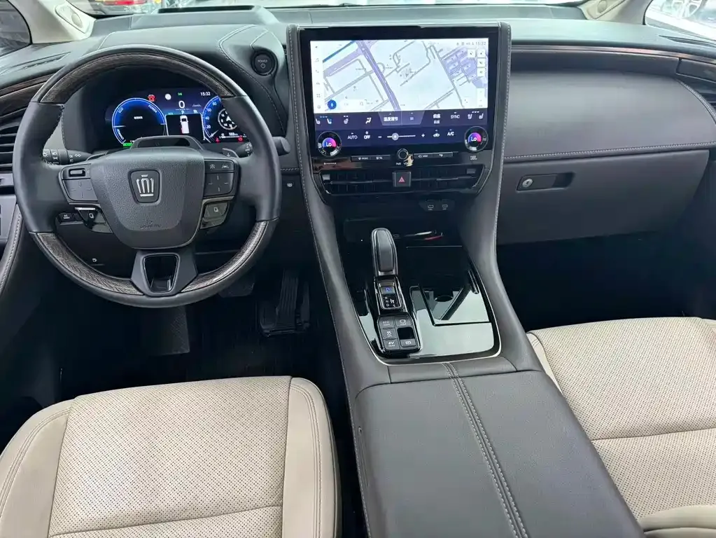 Toyota Alphard — фото 10