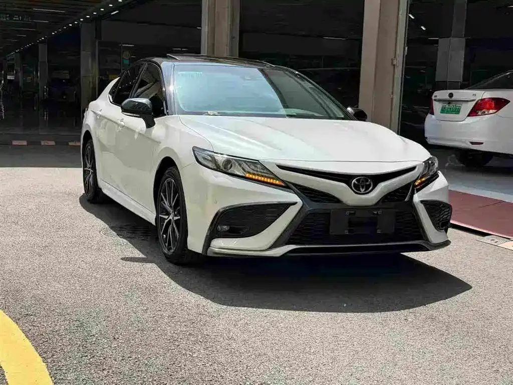 Toyota Camry — фото 6