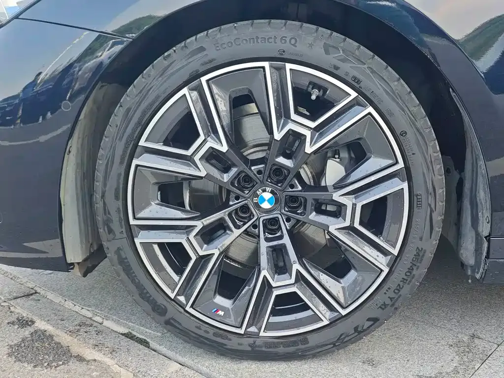 BMW 5 Series — фото 10