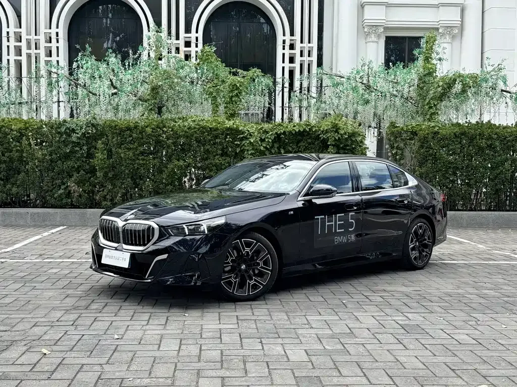 BMW 5 Series — фото 1