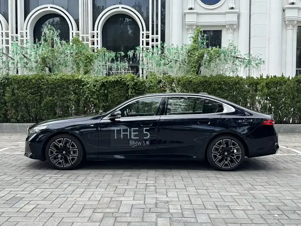 BMW 5 Series — фото 6