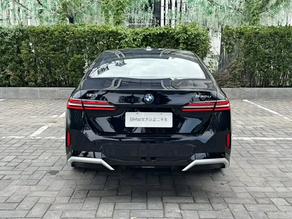 BMW 5 Series — фото 10
