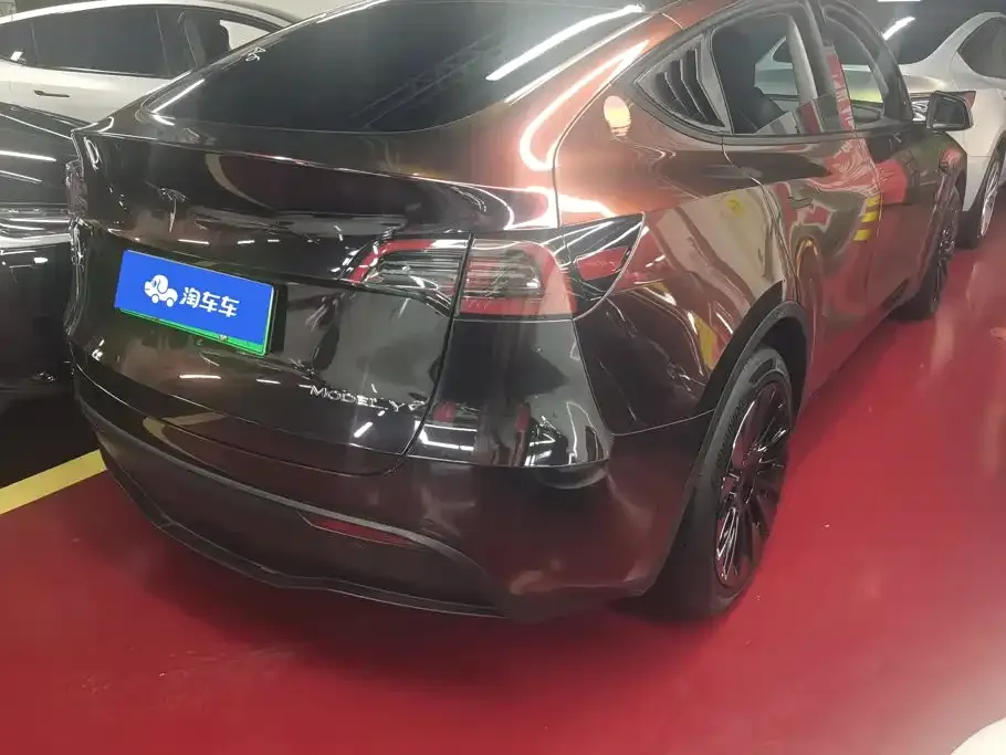 Tesla Model Y — фото 10