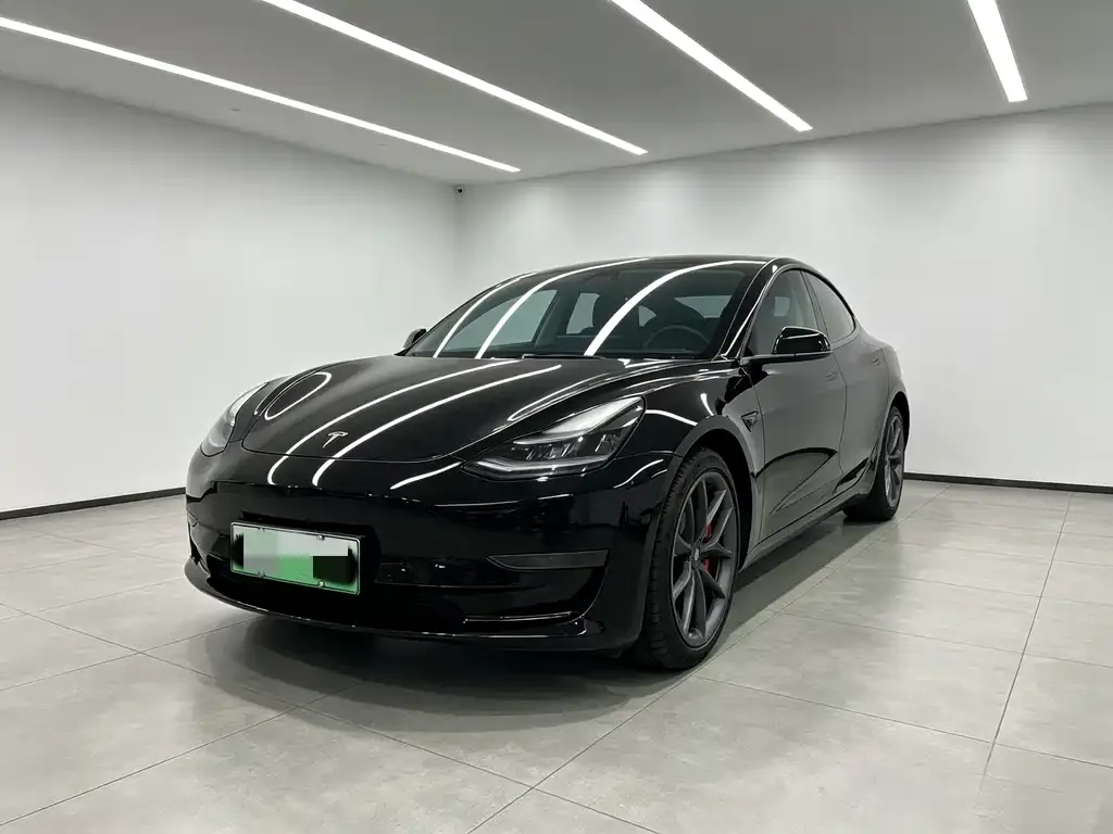 Tesla Model 3 — фото 1