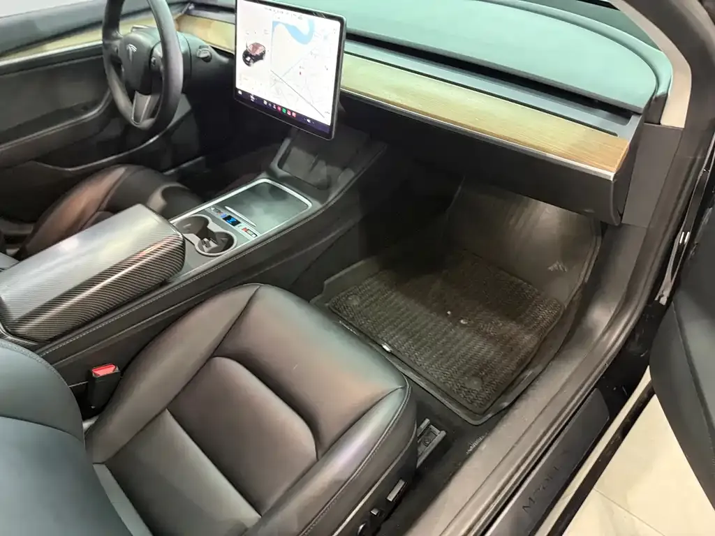 Tesla Model 3 — фото 9