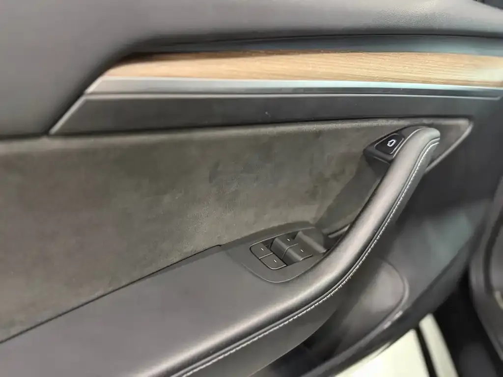 Tesla Model 3 — фото 4