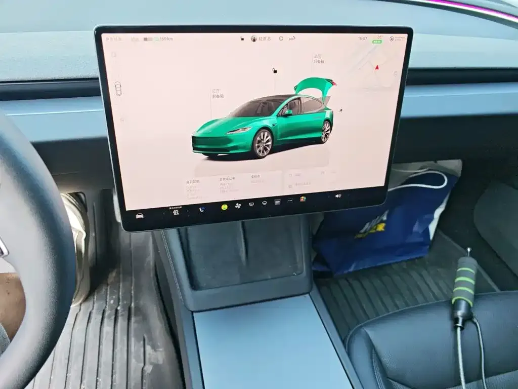 Tesla Model 3 — фото 9