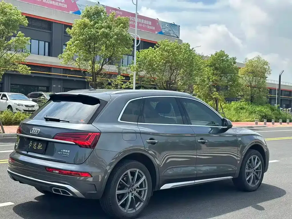 Audi Q5L — фото 8