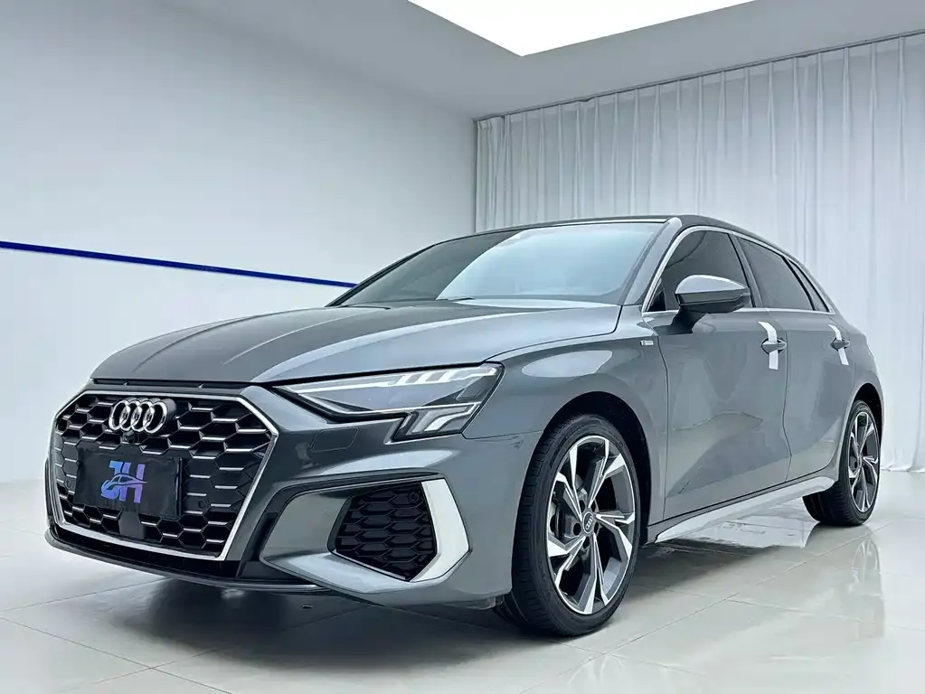 Audi A3 — фото 1