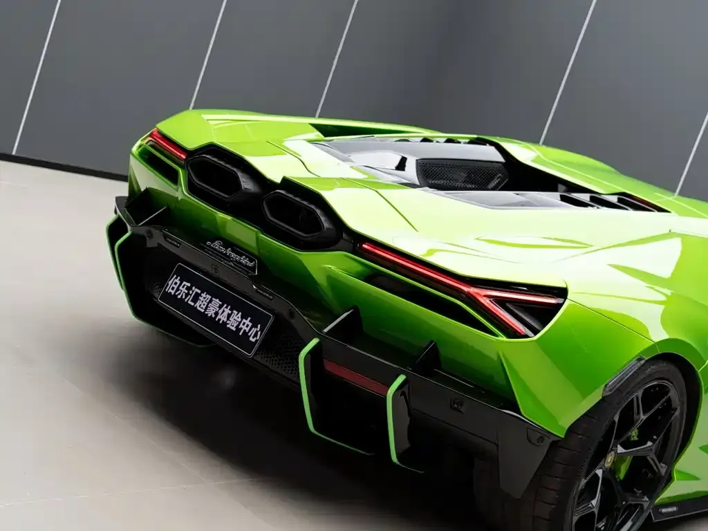 Lamborghini Revuelto — фото 7