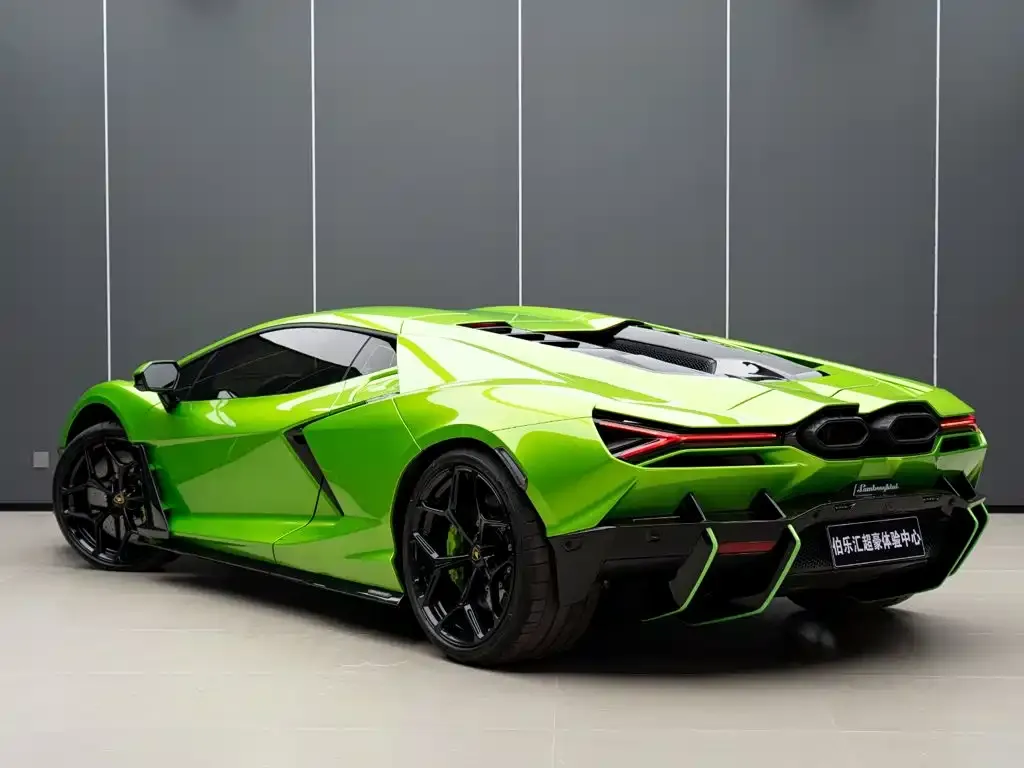 Lamborghini Revuelto — фото 8