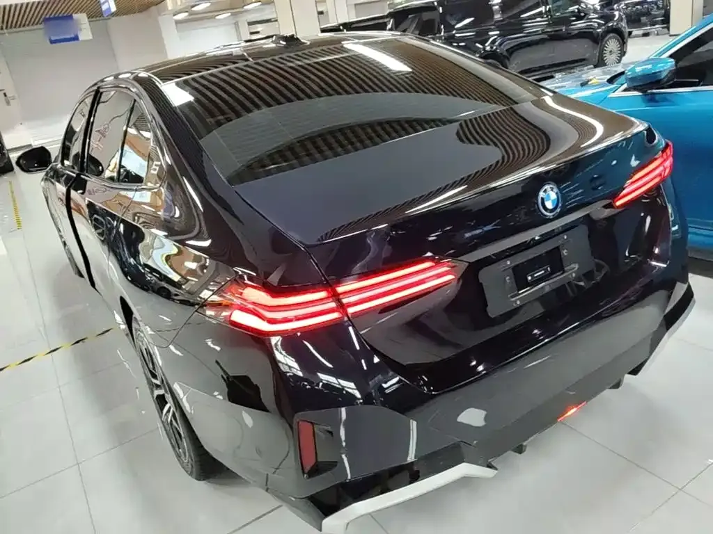 BMW i5 — фото 6