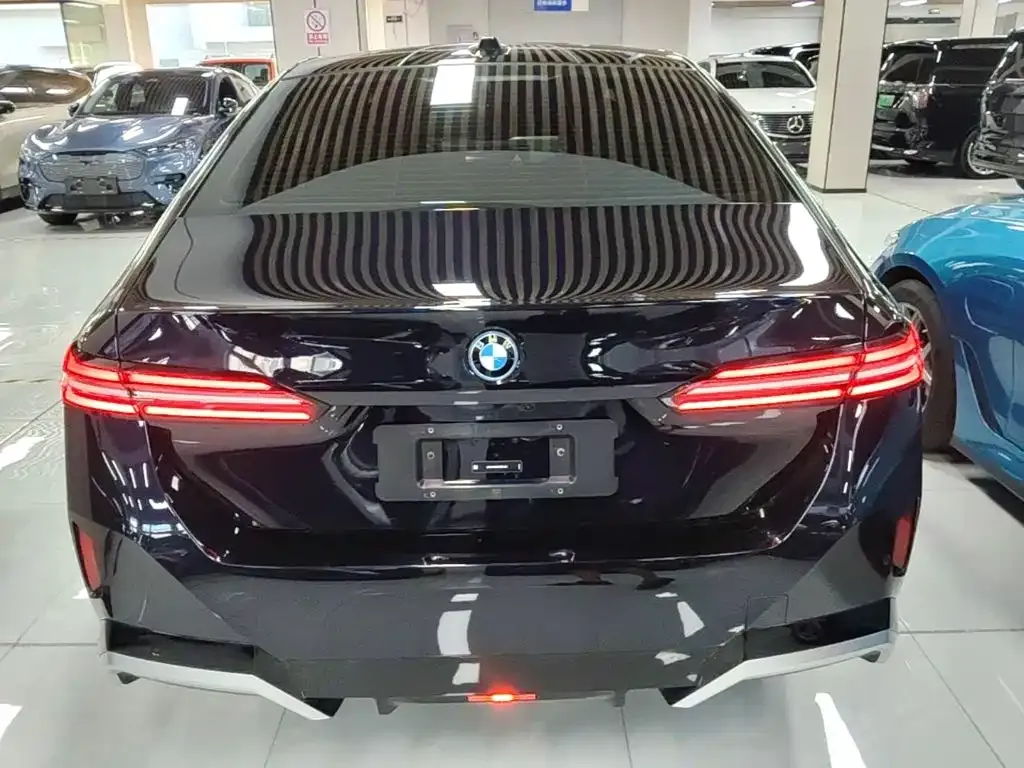 BMW i5 — фото 10