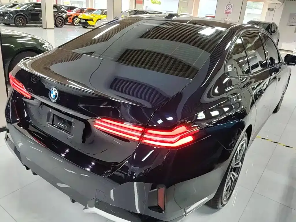 BMW i5 — фото 4