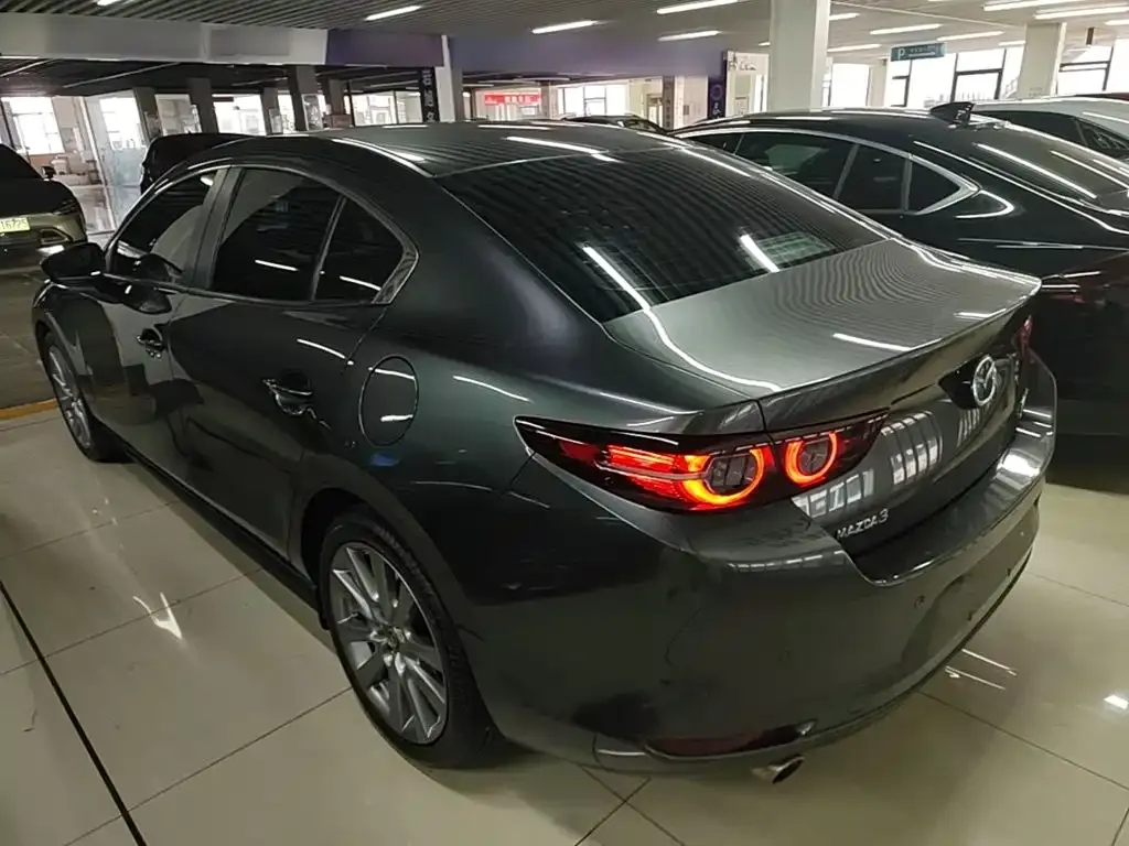 Mazda 3 Axela — фото 3