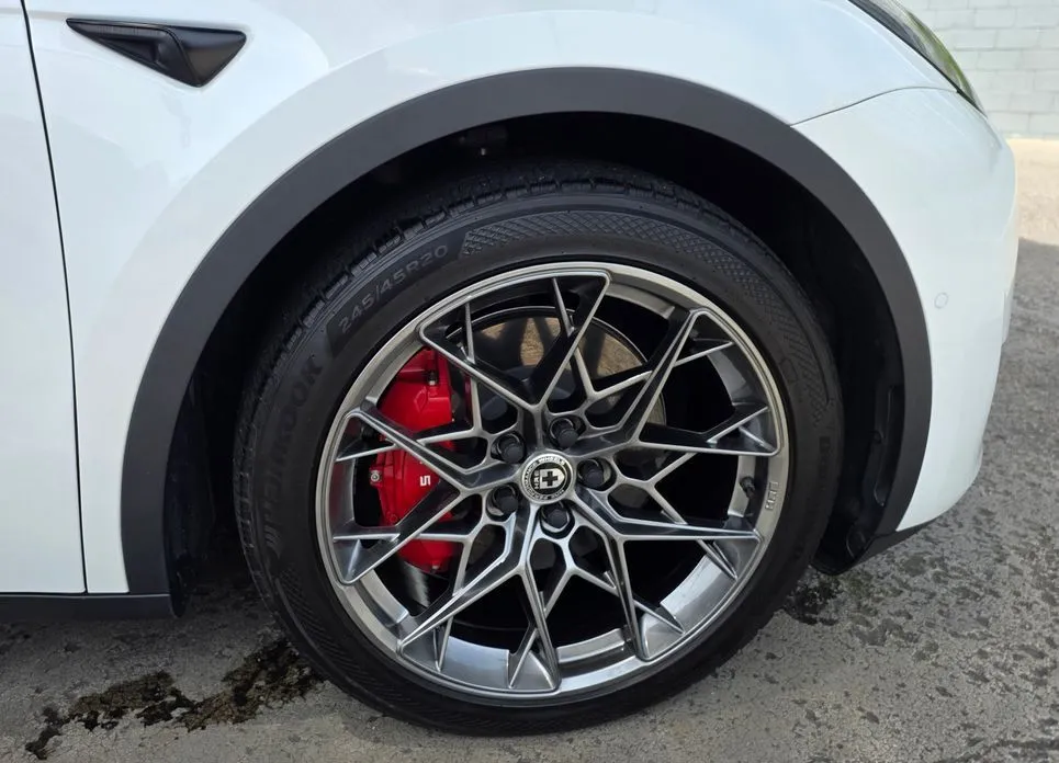 Tesla Model Y — фото 3