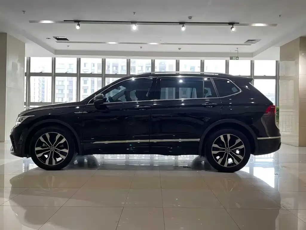 Volkswagen Tiguan L — фото 2