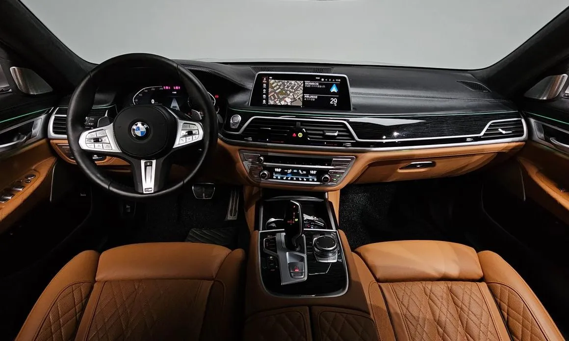 BMW 7-Series — фото 9