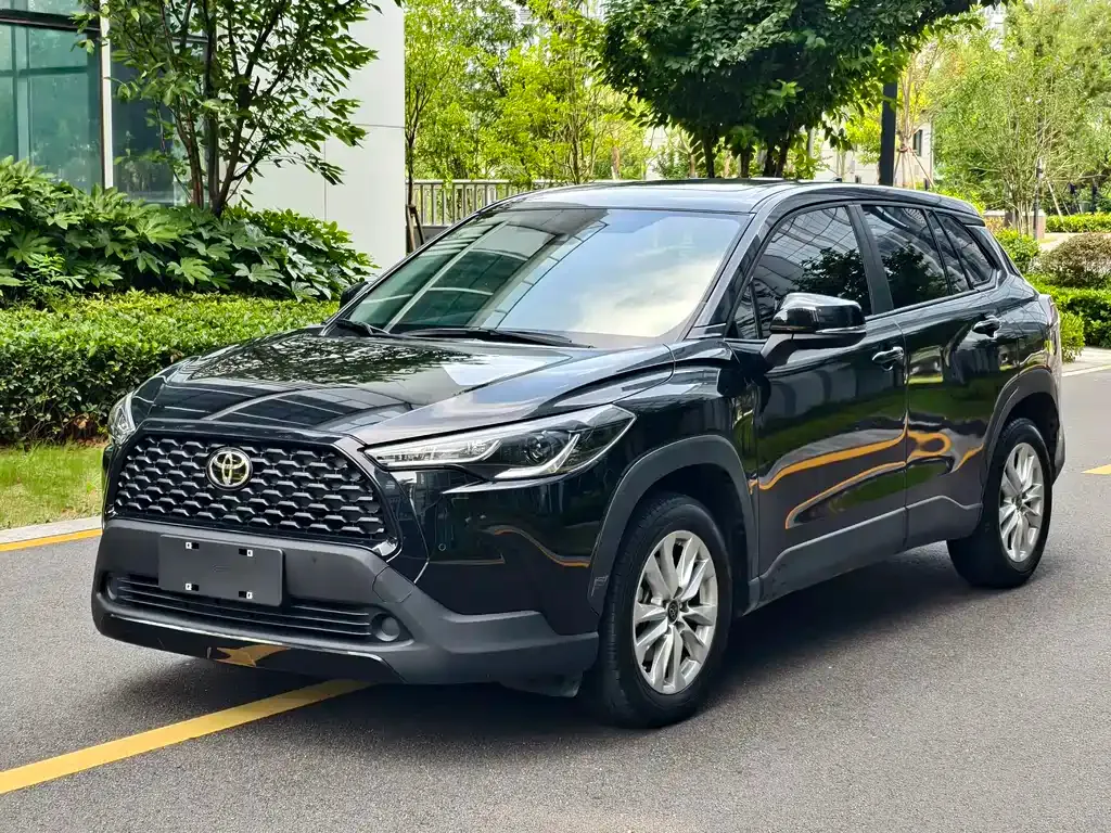 Toyota Corolla Cross — фото 1