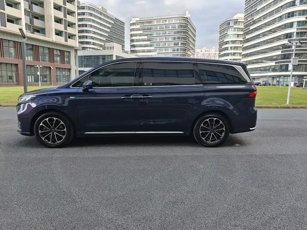 Roewe iMAX8 — фото 10