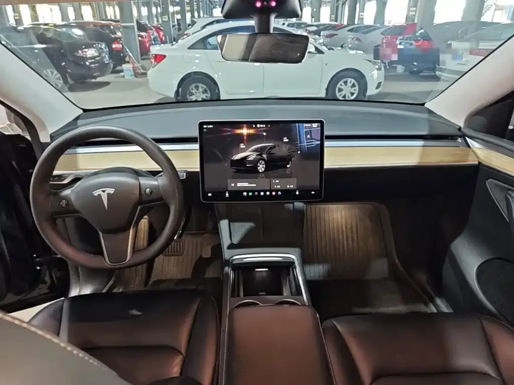 Tesla Model Y — фото 9