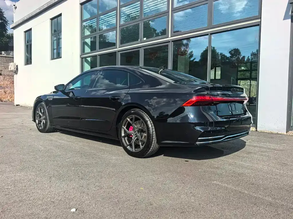Audi A7L — фото 10