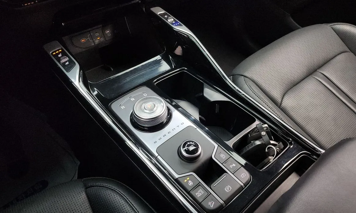 Kia Sorento — фото 8