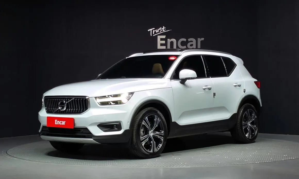 Volvo XC40 — фото 1