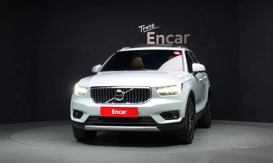 Volvo XC40 — фото 8