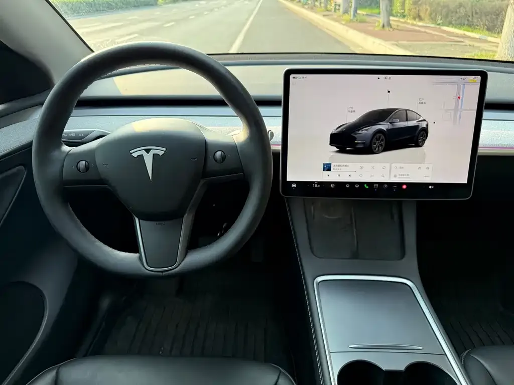 Tesla Model Y — фото 6