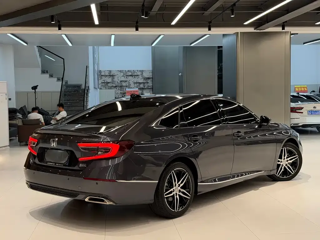 Honda Accord — фото 3