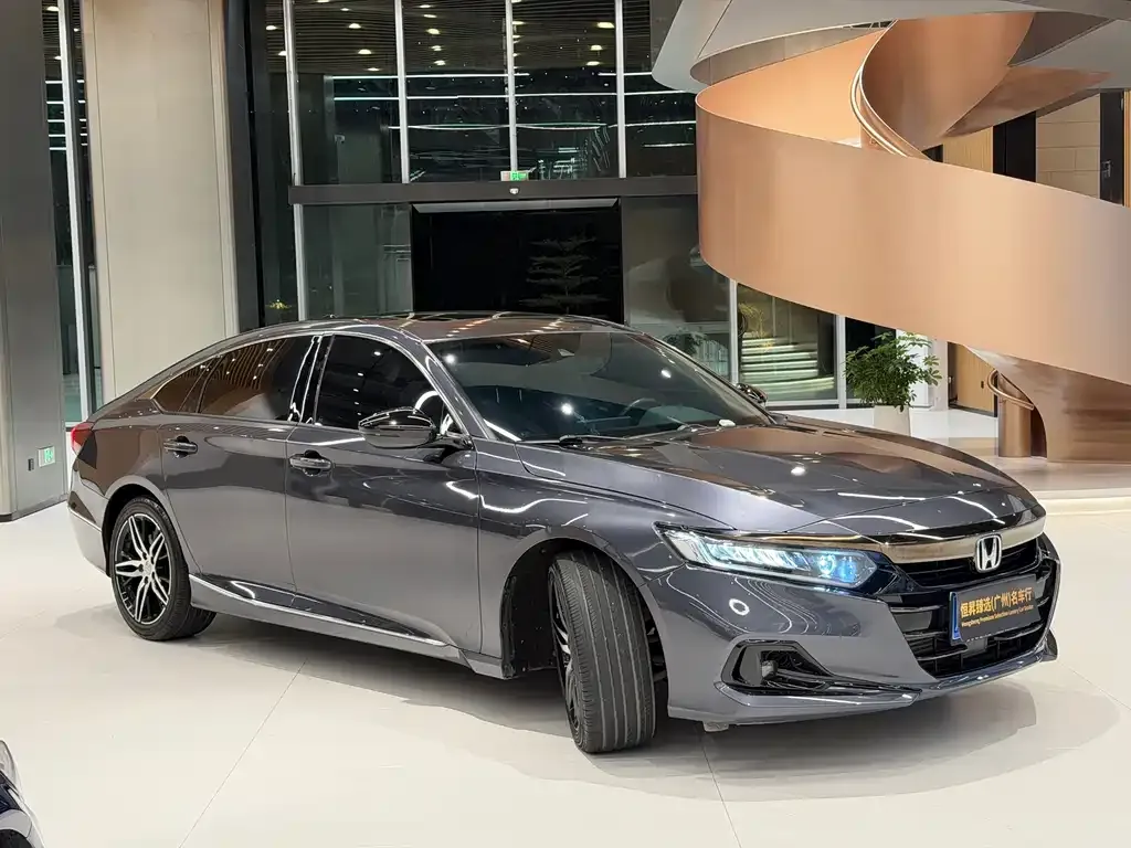 Honda Accord — фото 10