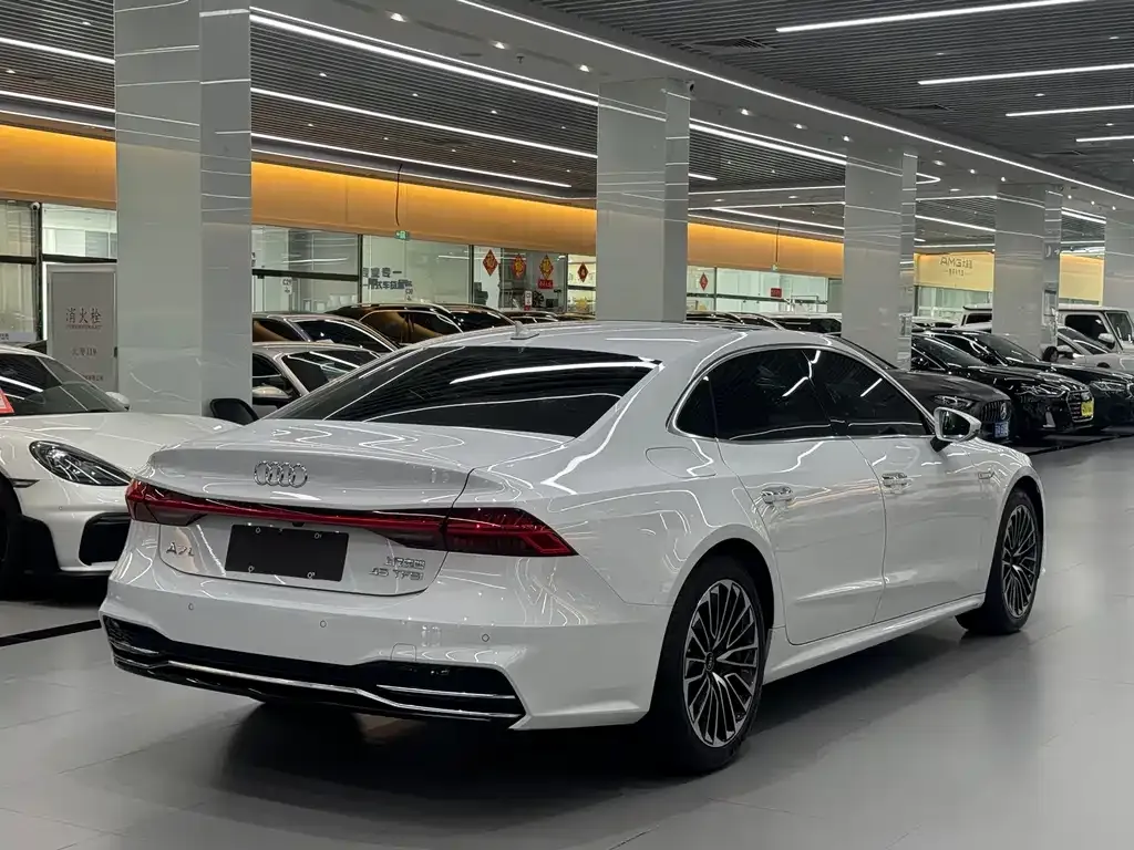 Audi A7L — фото 10