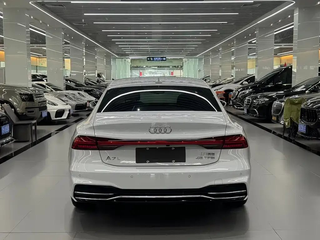 Audi A7L — фото 8
