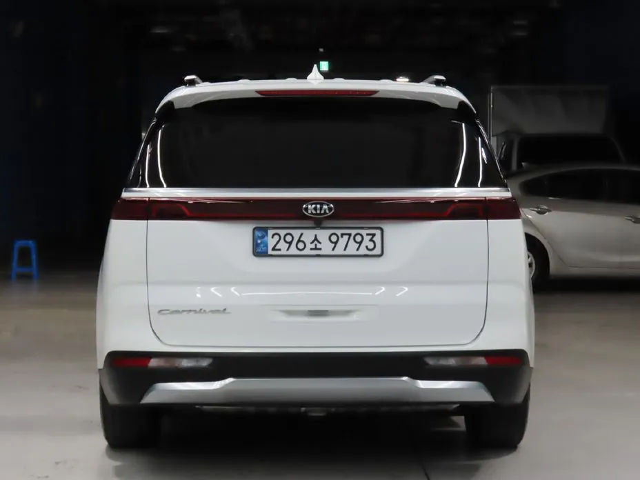 Kia Carnival — фото 4