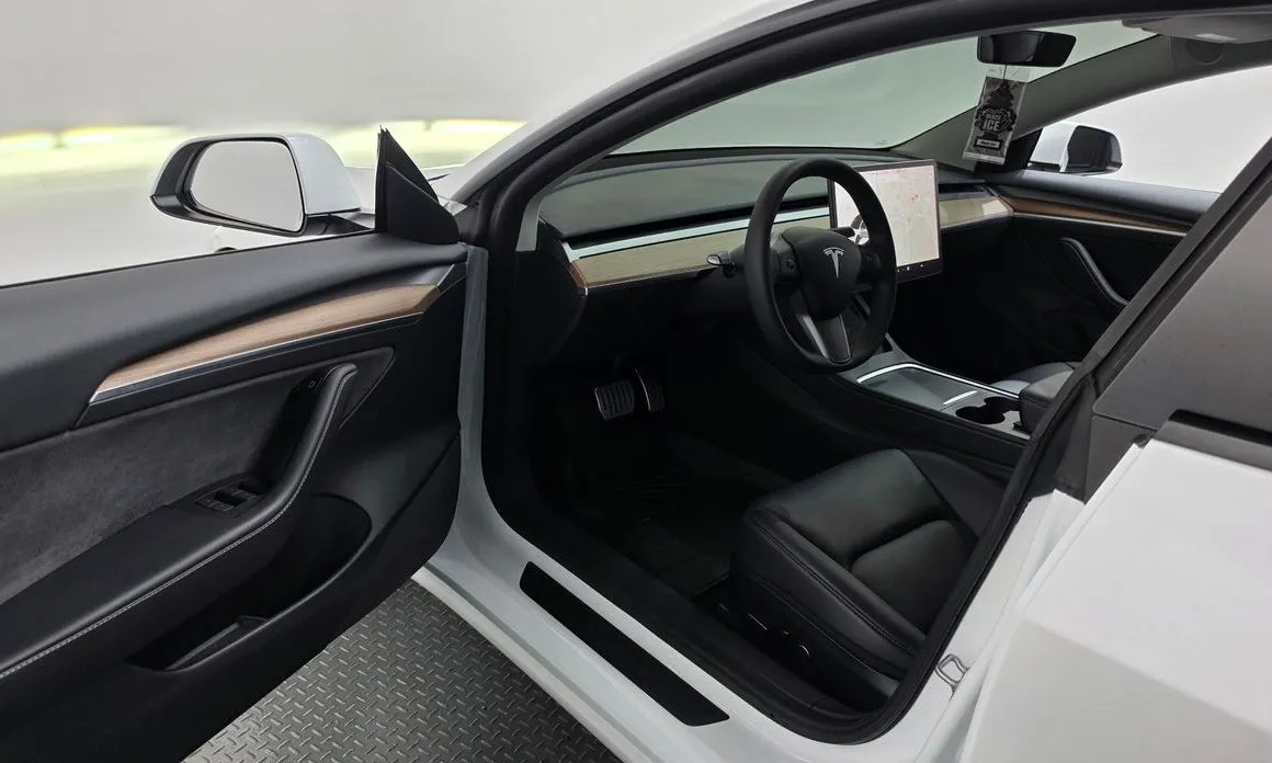 Tesla Model 3 — фото 7