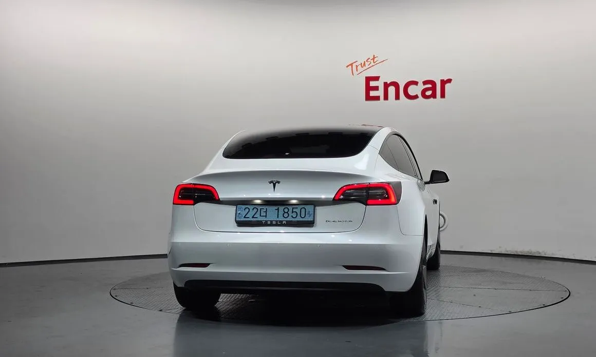 Tesla Model 3 — фото 4