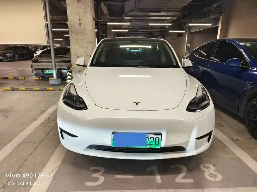 Tesla Model Y — фото 9