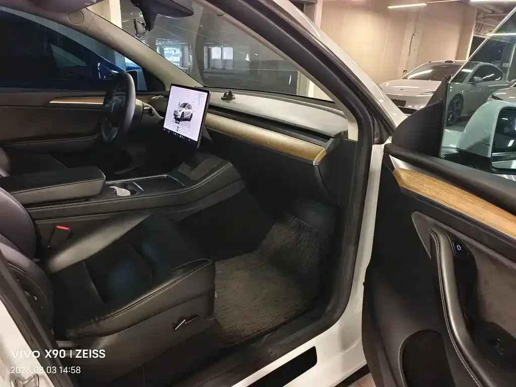 Tesla Model Y — фото 4