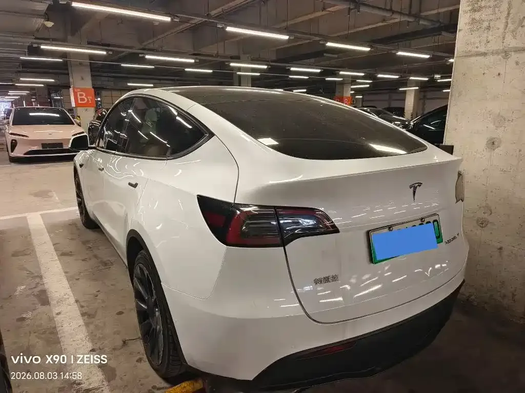 Tesla Model Y — фото 6