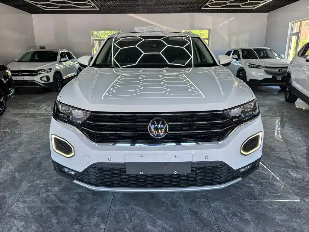 Volkswagen T-Roc — фото 1