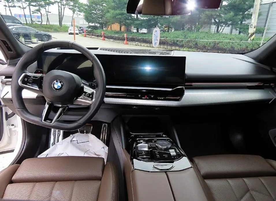 BMW 5-Series — фото 10