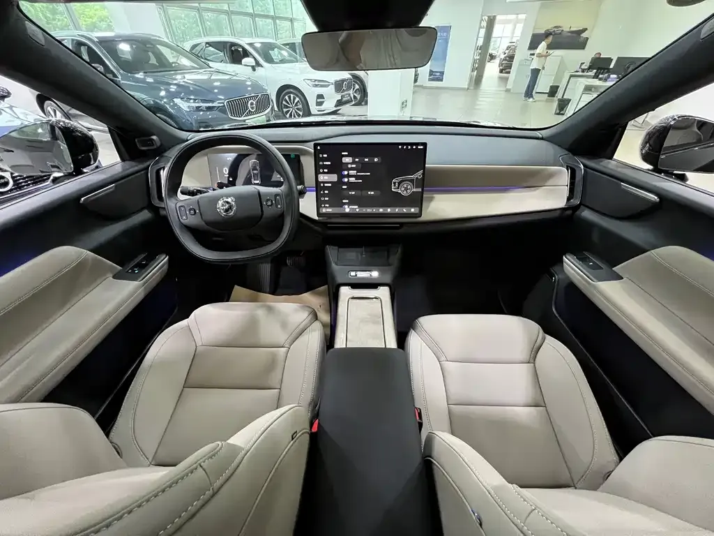 Volvo XC70 Plug-in Hybrid — фото 10