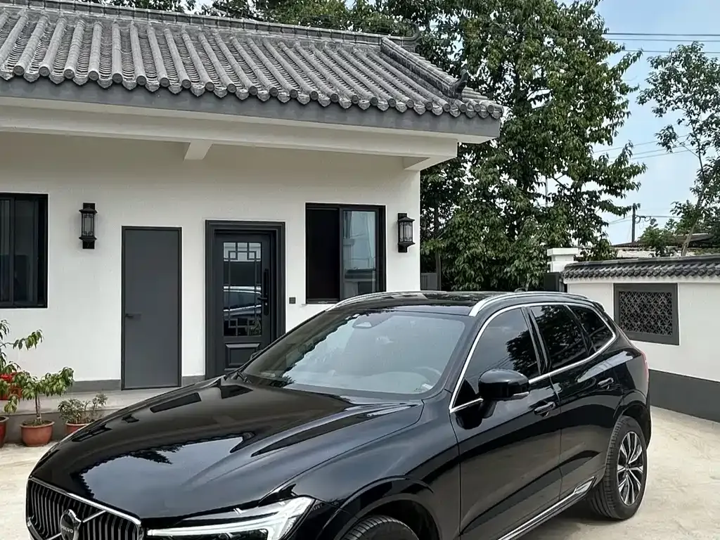 Volvo XC60 — фото 1