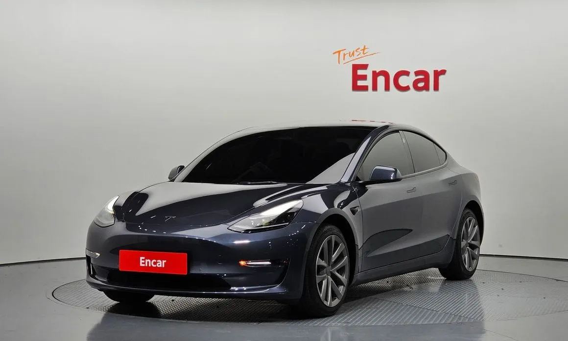 Tesla Model 3 — фото 1