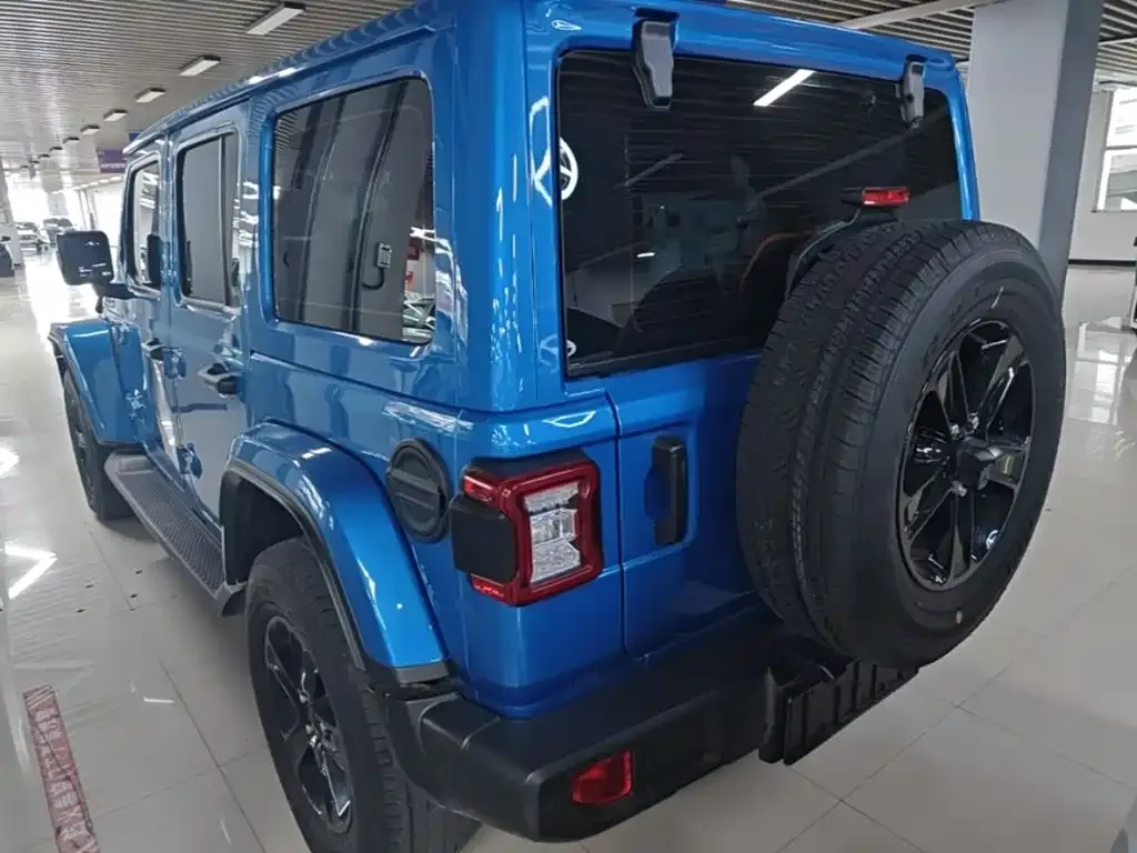 Jeep Wrangler — фото 6